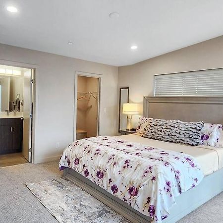 West Seattle'S Modern Townhome Экстерьер фото