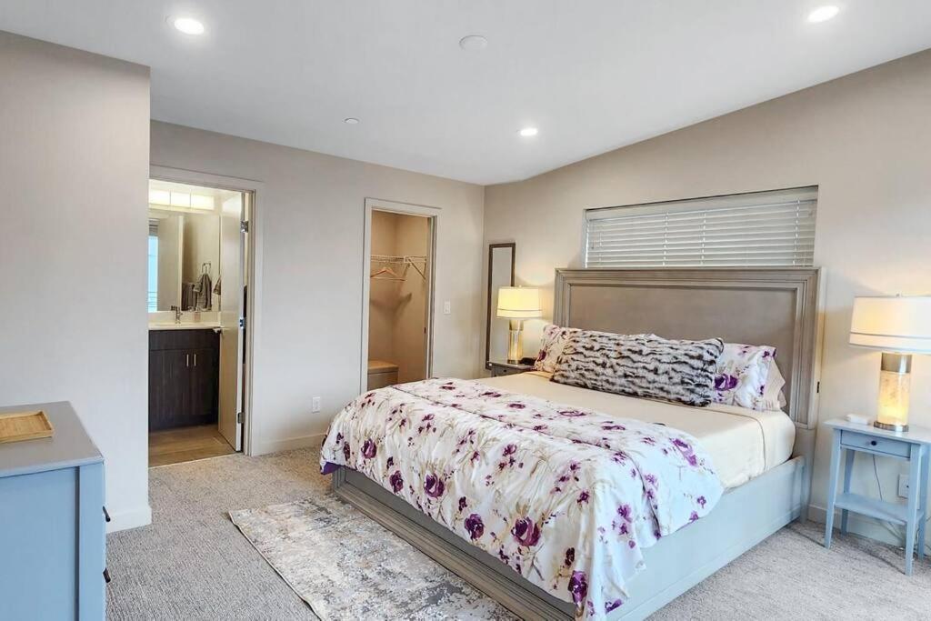 West Seattle'S Modern Townhome Экстерьер фото