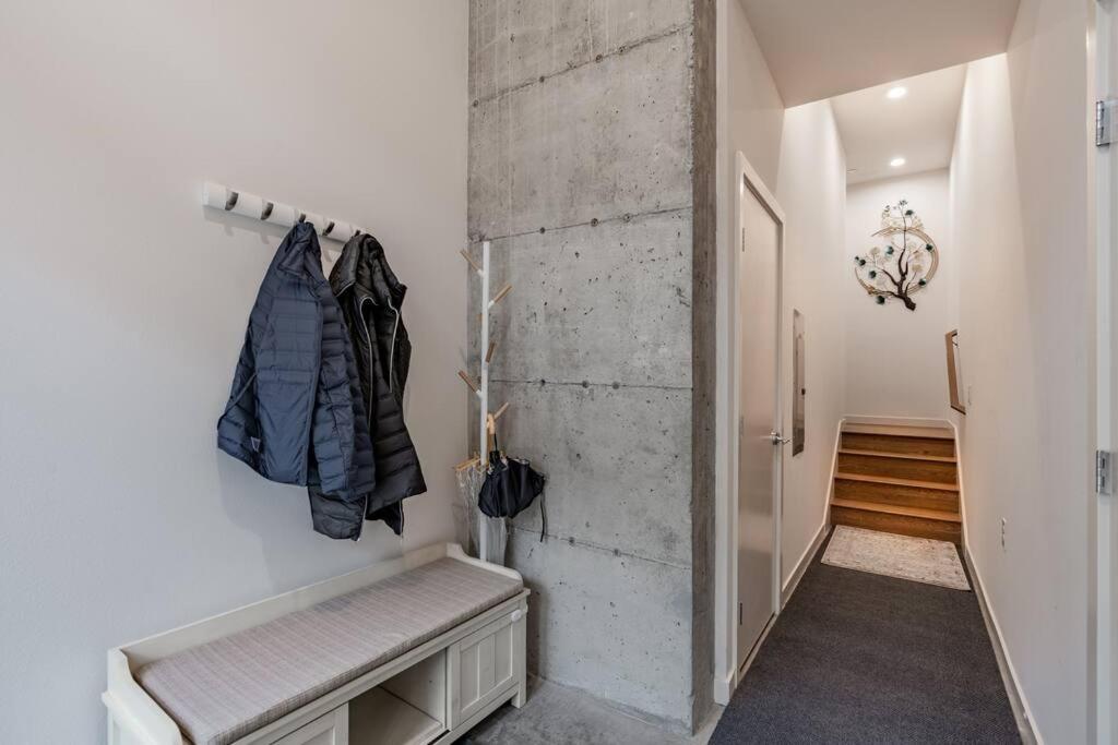 West Seattle'S Modern Townhome Экстерьер фото
