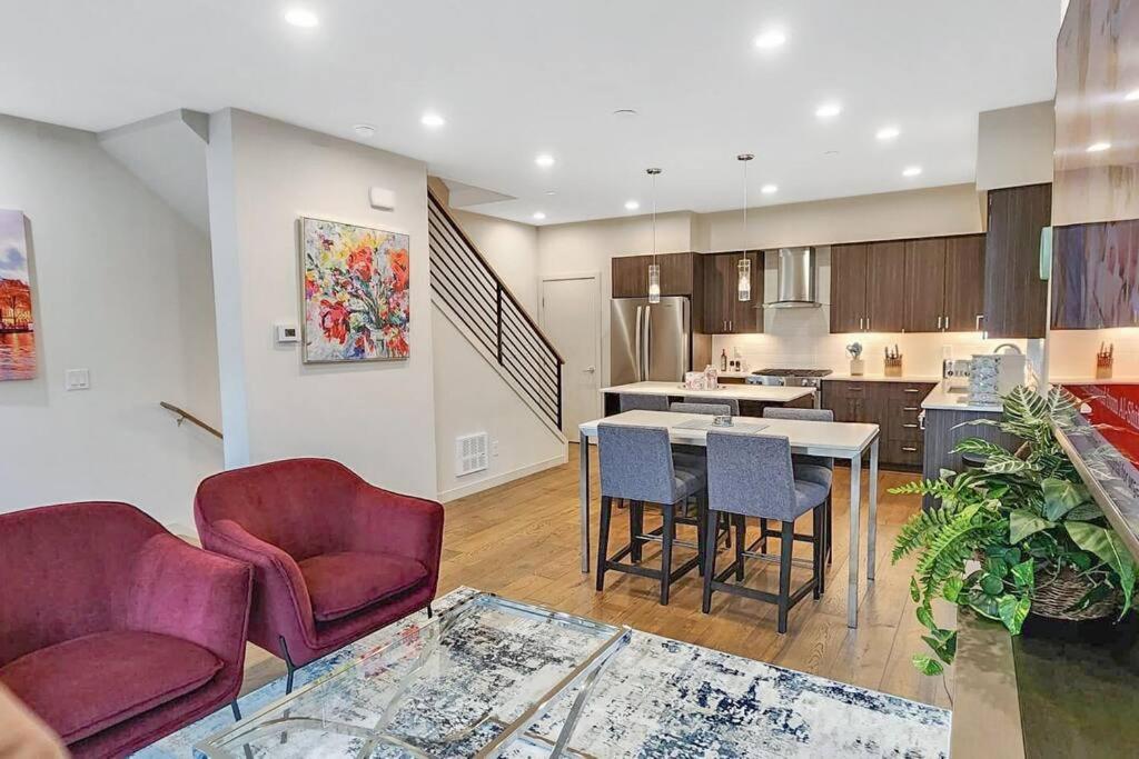 West Seattle'S Modern Townhome Экстерьер фото